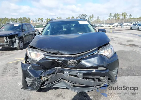 2018 Toyota Rav4 Le z USA, uszkodzony, nr VIN 2T3BFREV2JW742798